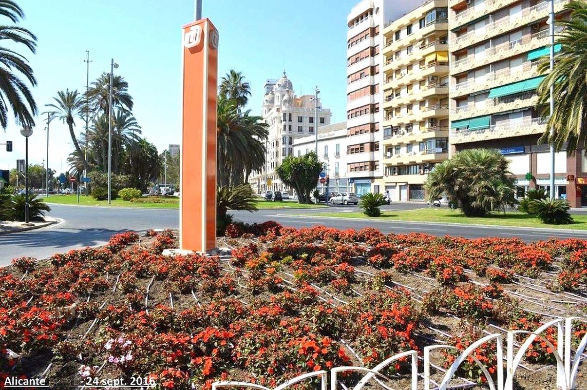 Alicante- Passeo et port 057.JPG